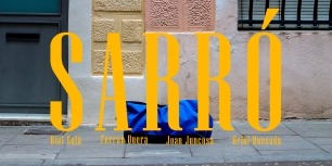 Portada del curtmetratge 'Sarró', que mostra una bossa blava en primer pla sobre un fons neutre, amb el títol 'Sarró' escrit a la part superior.